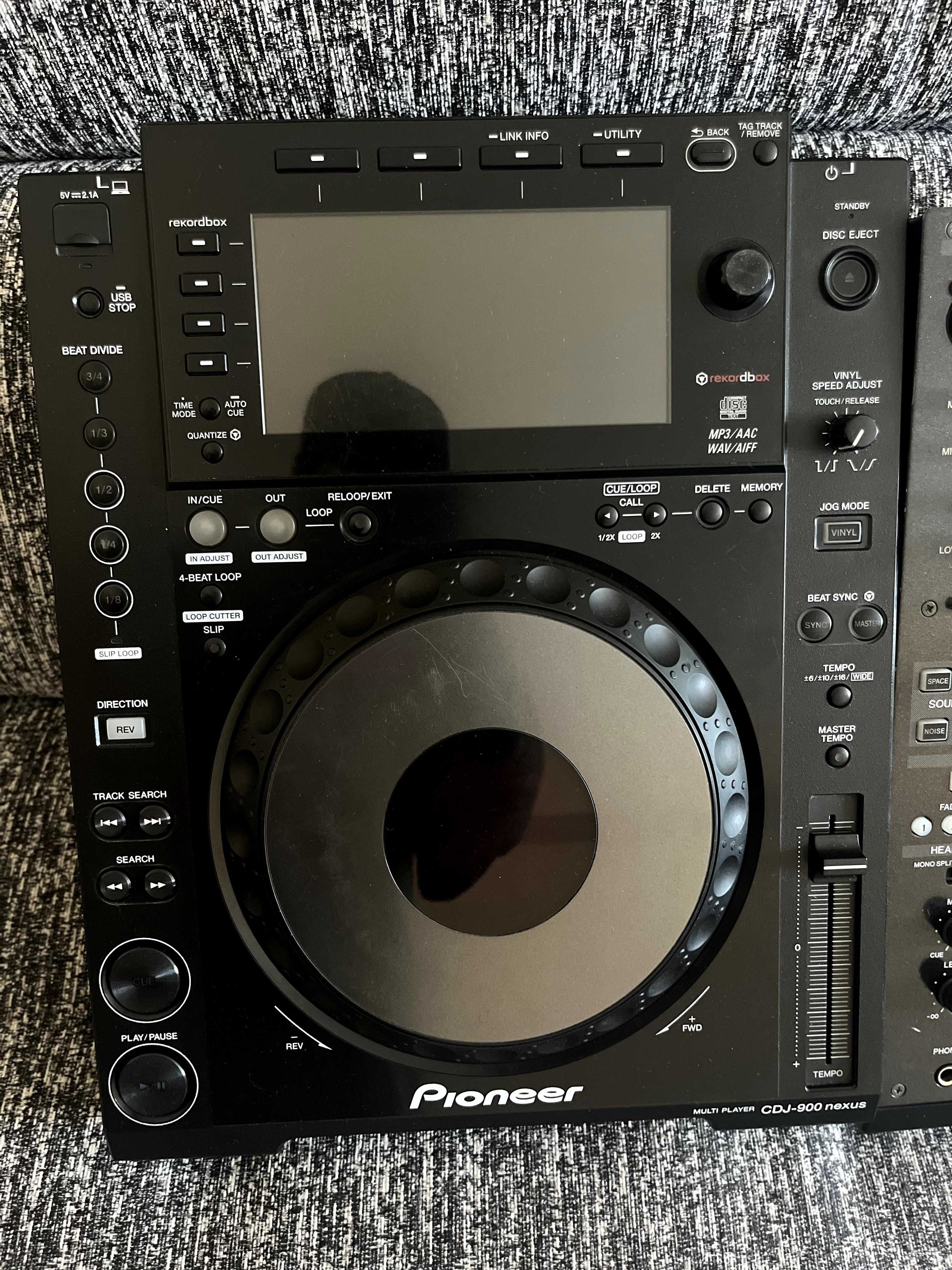 Продаю DJ-сетап Pioneer Nexus
CDJ-900 Nexus х2 DJM-900 Nexus