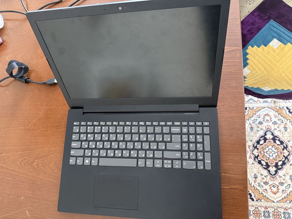 Ноутбук Lenovo.