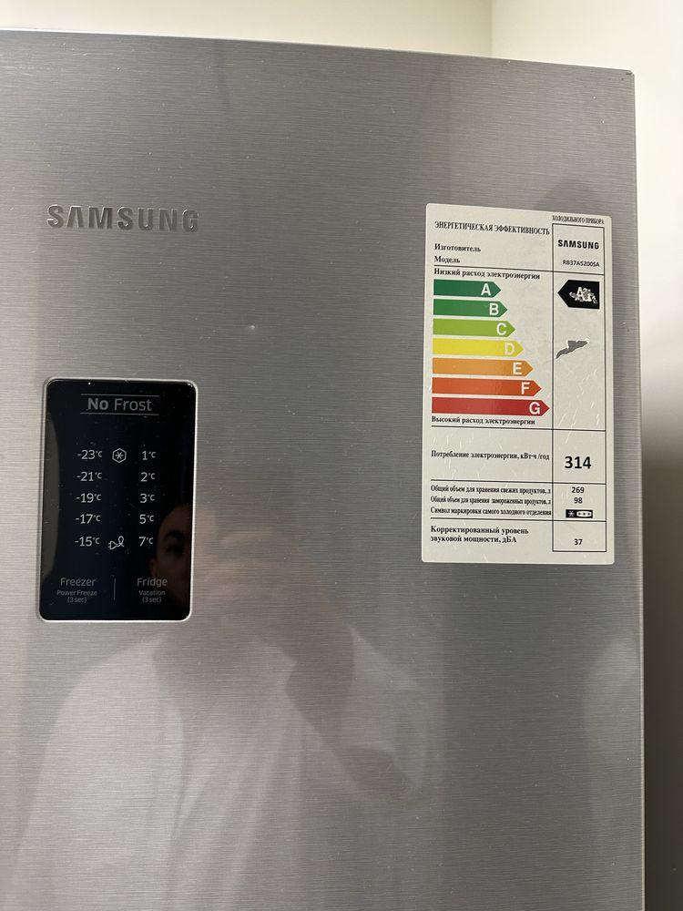 Продам холодильник Samsung RB30J3000SA (No Frost)