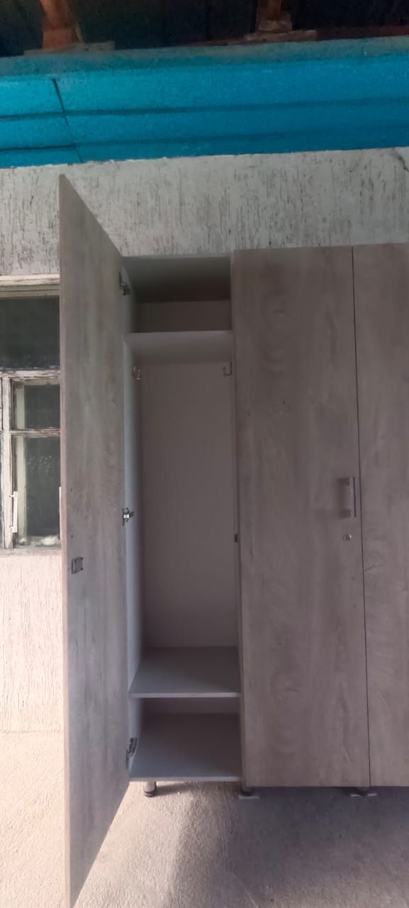 Продам шкаф для раздевалки
