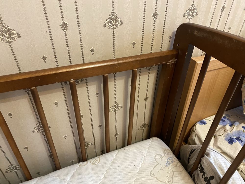 Продам кроватку символически