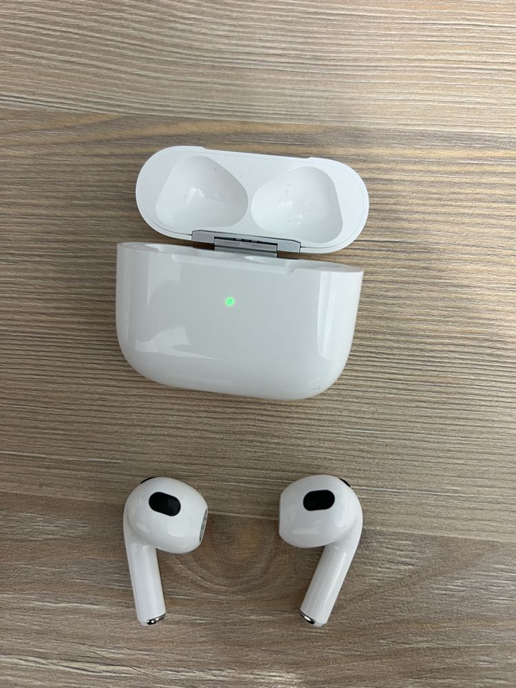 Наушники AirPods