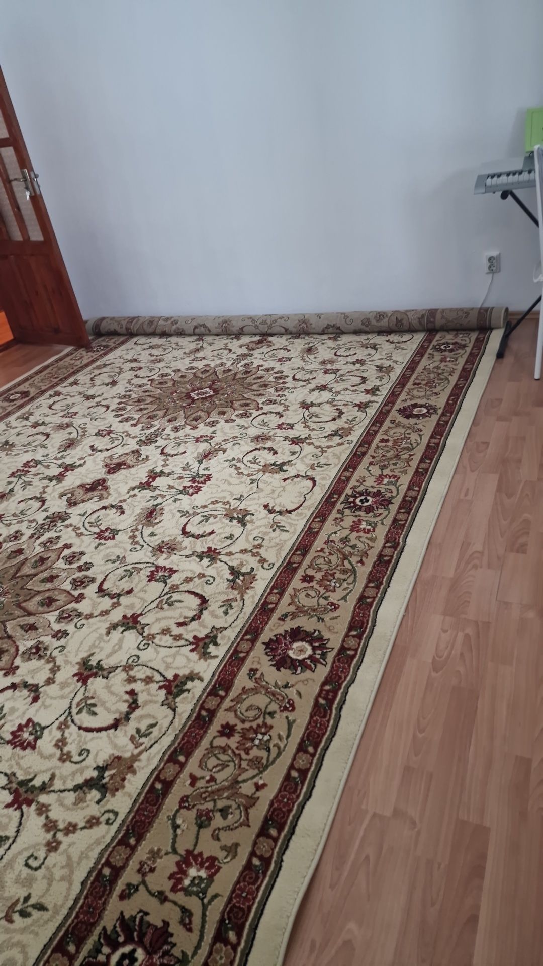 Продаю ковер в отличном состояние