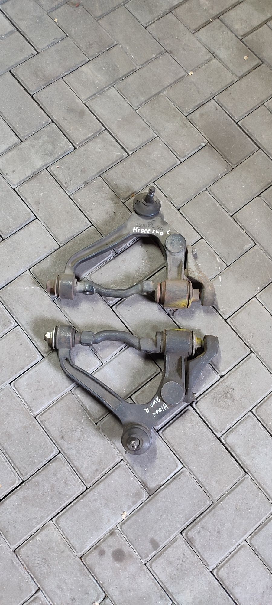 Рычаги Toyota Hiace 106  2WD 4WD (верхние)