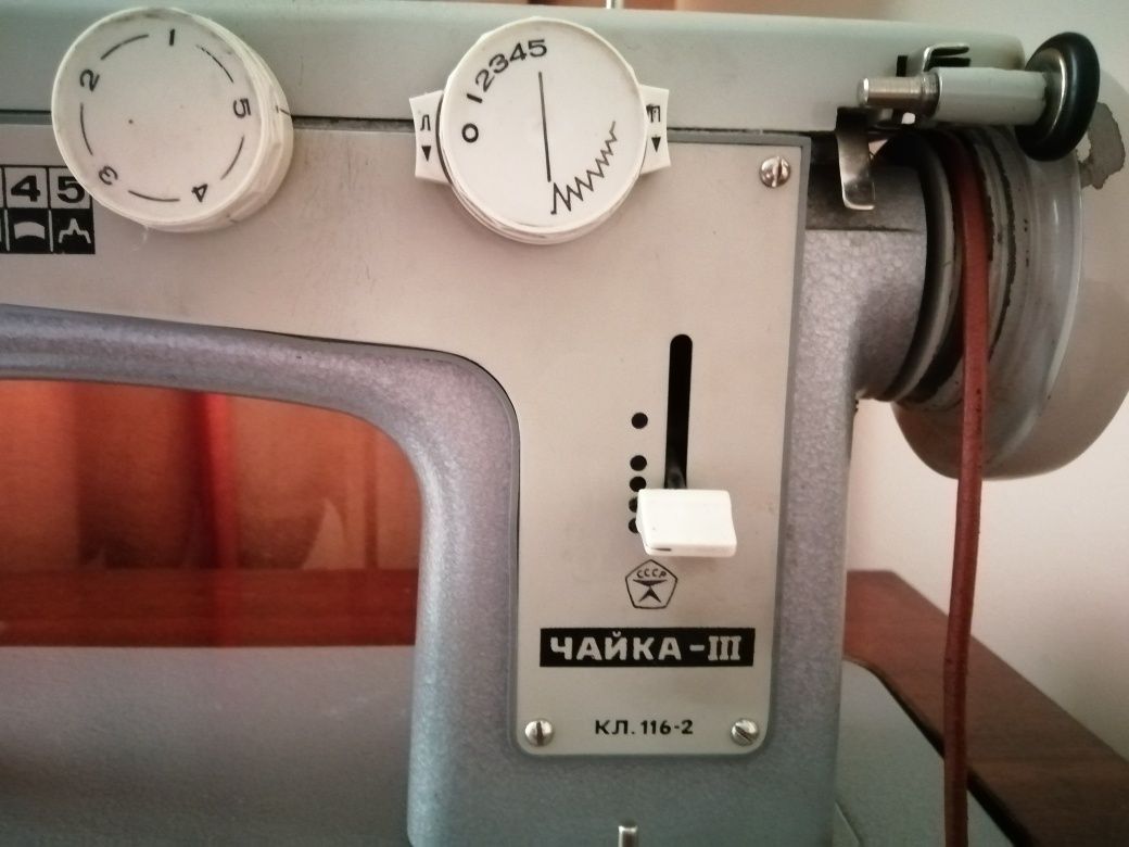 Продам швейную машинку