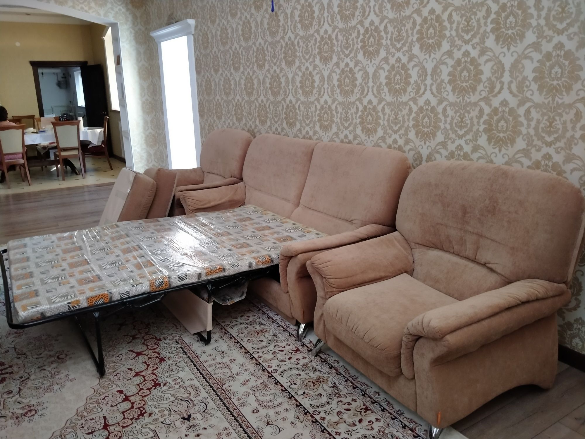 Срочно продам диван