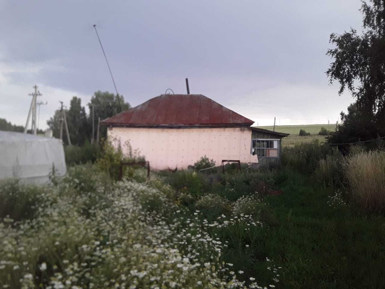 Продам 2 дома и 2 земельных делимых участка с.Бобровка вко 0.8Га