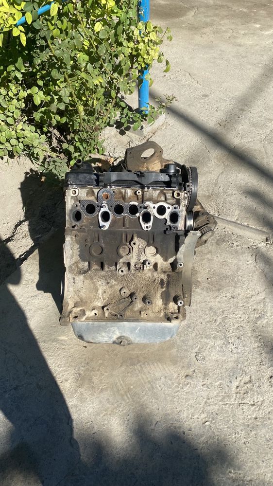 Голф 1.8 матор, галовка
