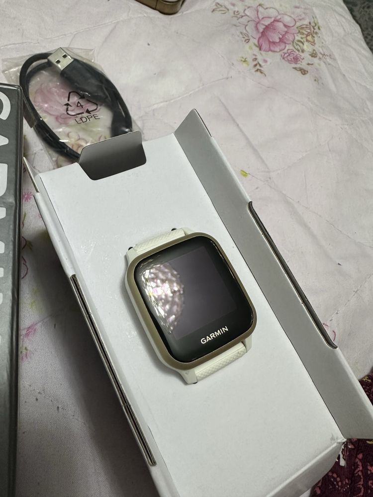 Garmin Venu SQ умные смарт часы