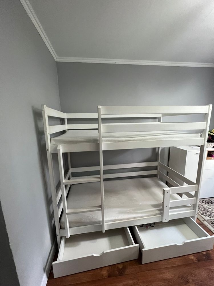 Продается двухъярусные  кровать