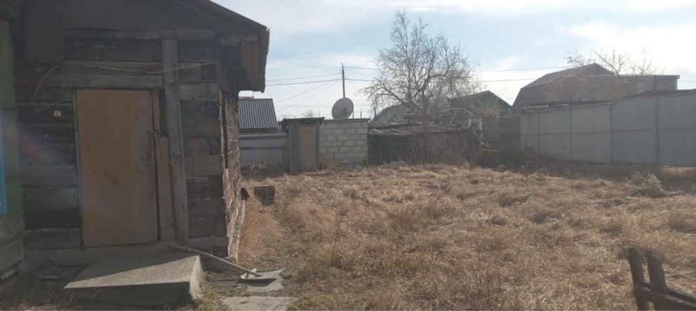 Продам  дом отдельно стоящий с большим участком
