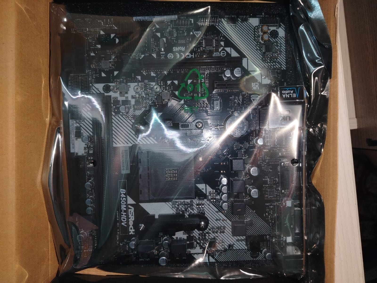 Продам материнскую плату  ASRock B450M-HDV R4.0