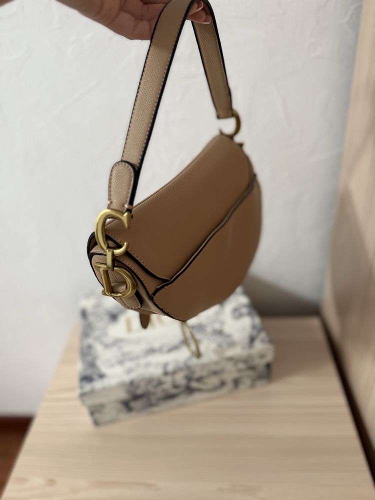 Сумочка от dior