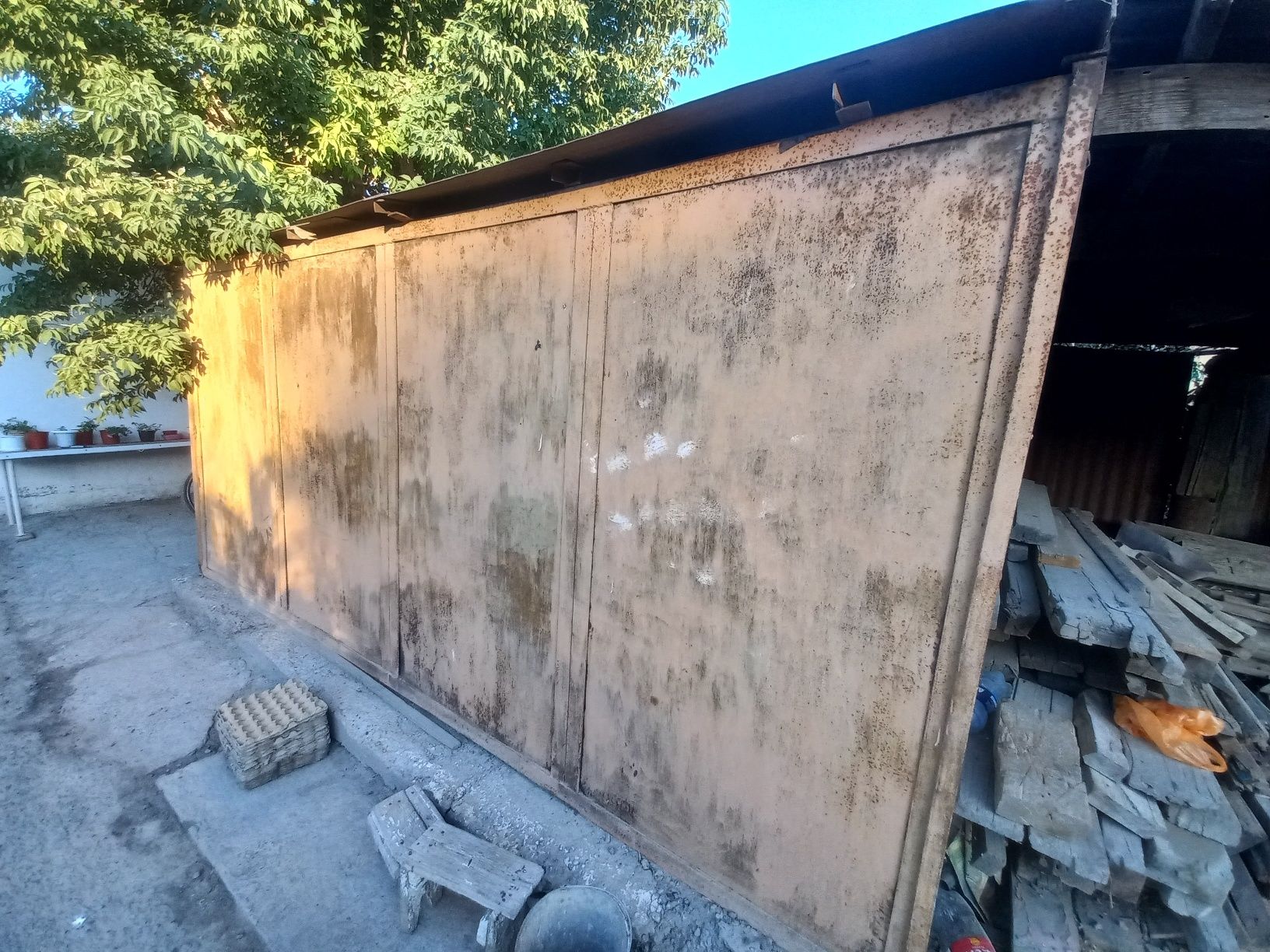 Продаю металлический гараж 2.8×4.4 м — разборный, крепкий, толщина 5 м