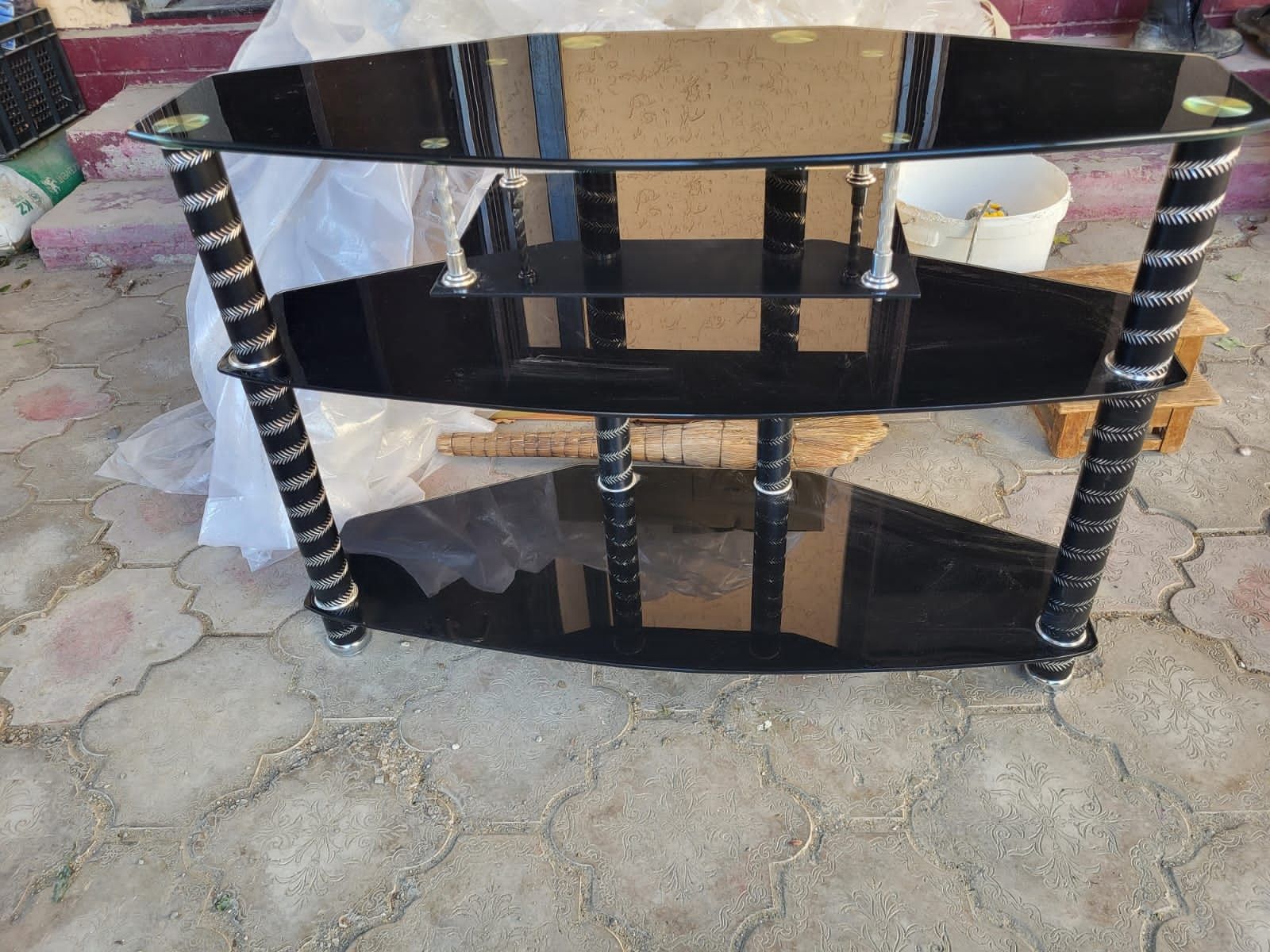 Продам подставка 2 шт для телевизора и тумба (шкаф)!