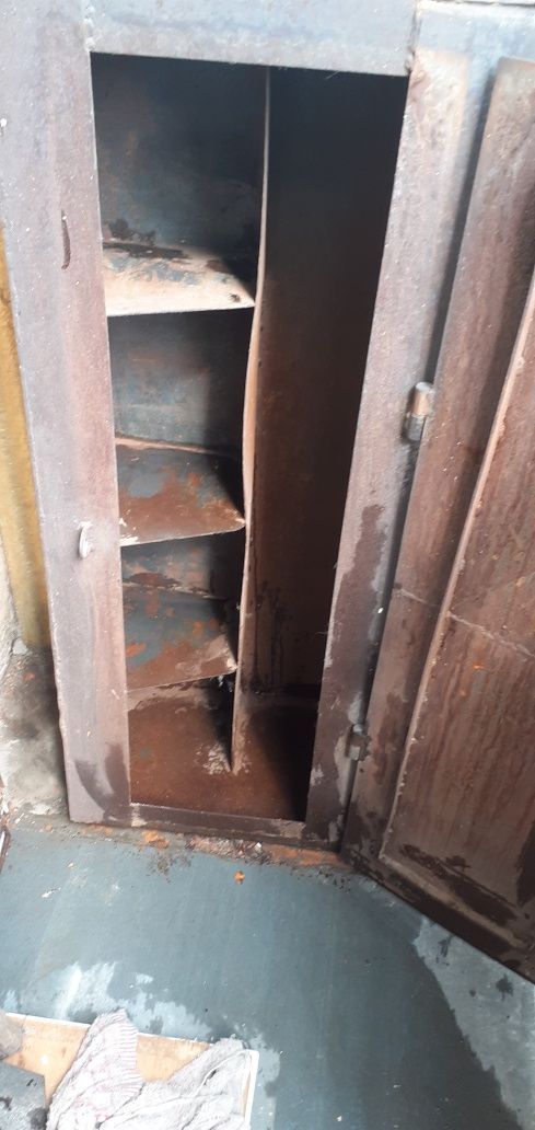 Продам металлический шкаф