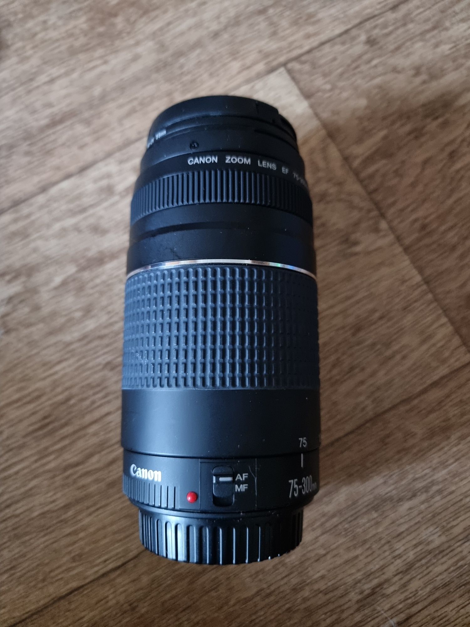 Зеркальный фотоаппарат CANON 1300D