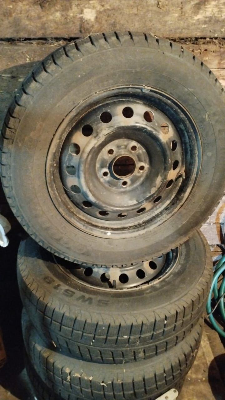Зимняя резина на дисках 215/65R16 от Mitsubishi Outlander
