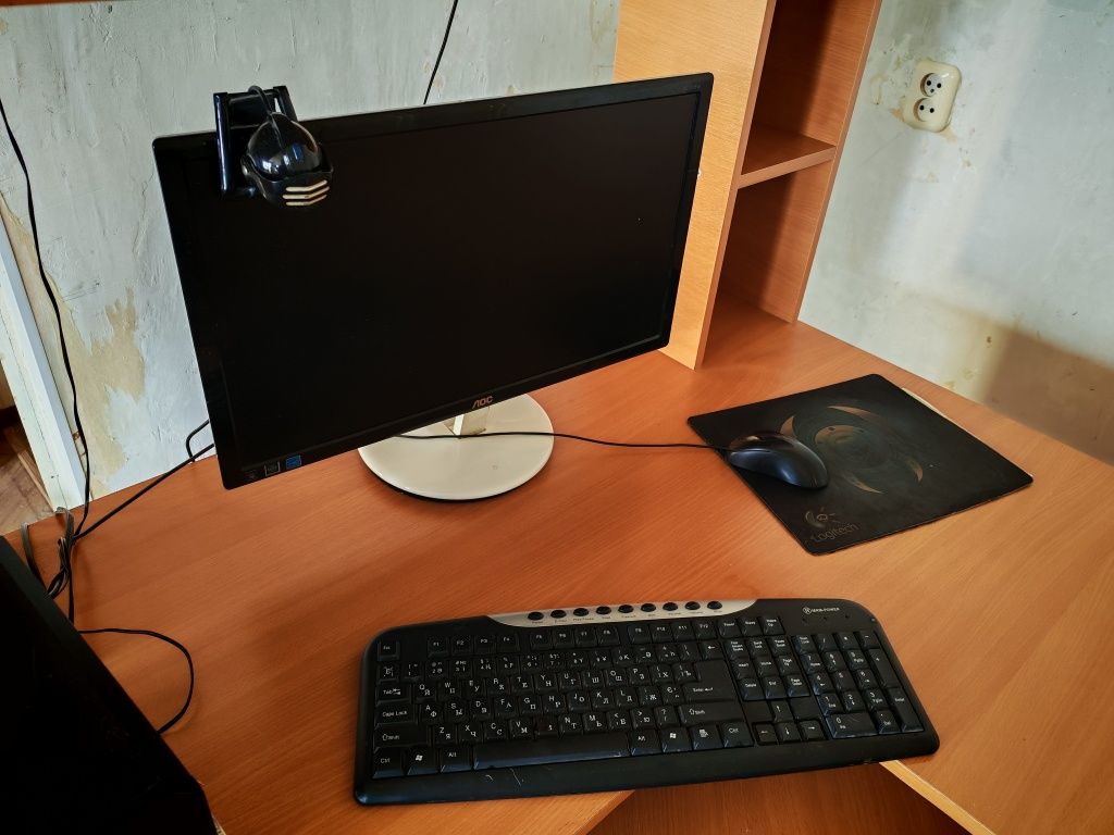 Продам компьютер, стол компьютерный, клетка для птиц.