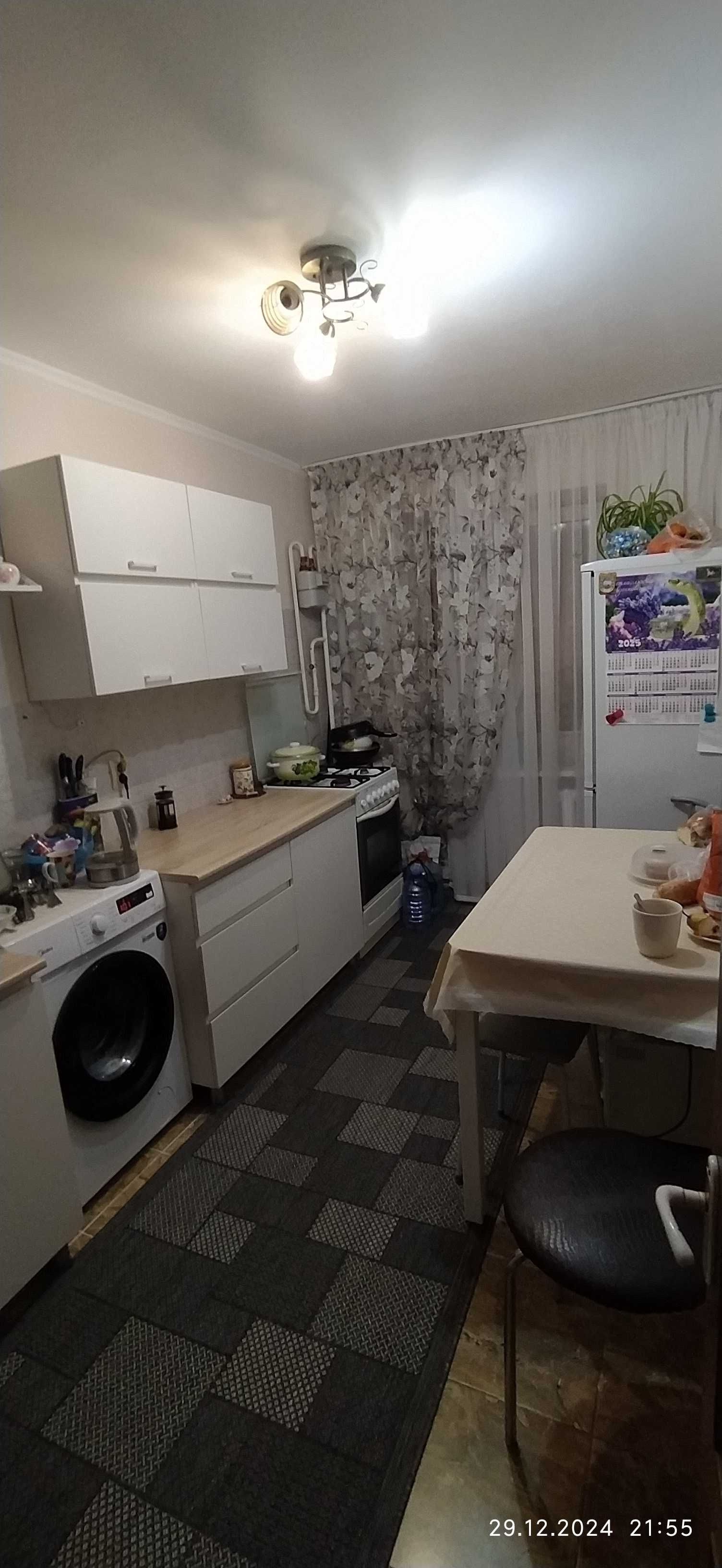 В связи с разъездом продам 3-х комнатную квартиру.