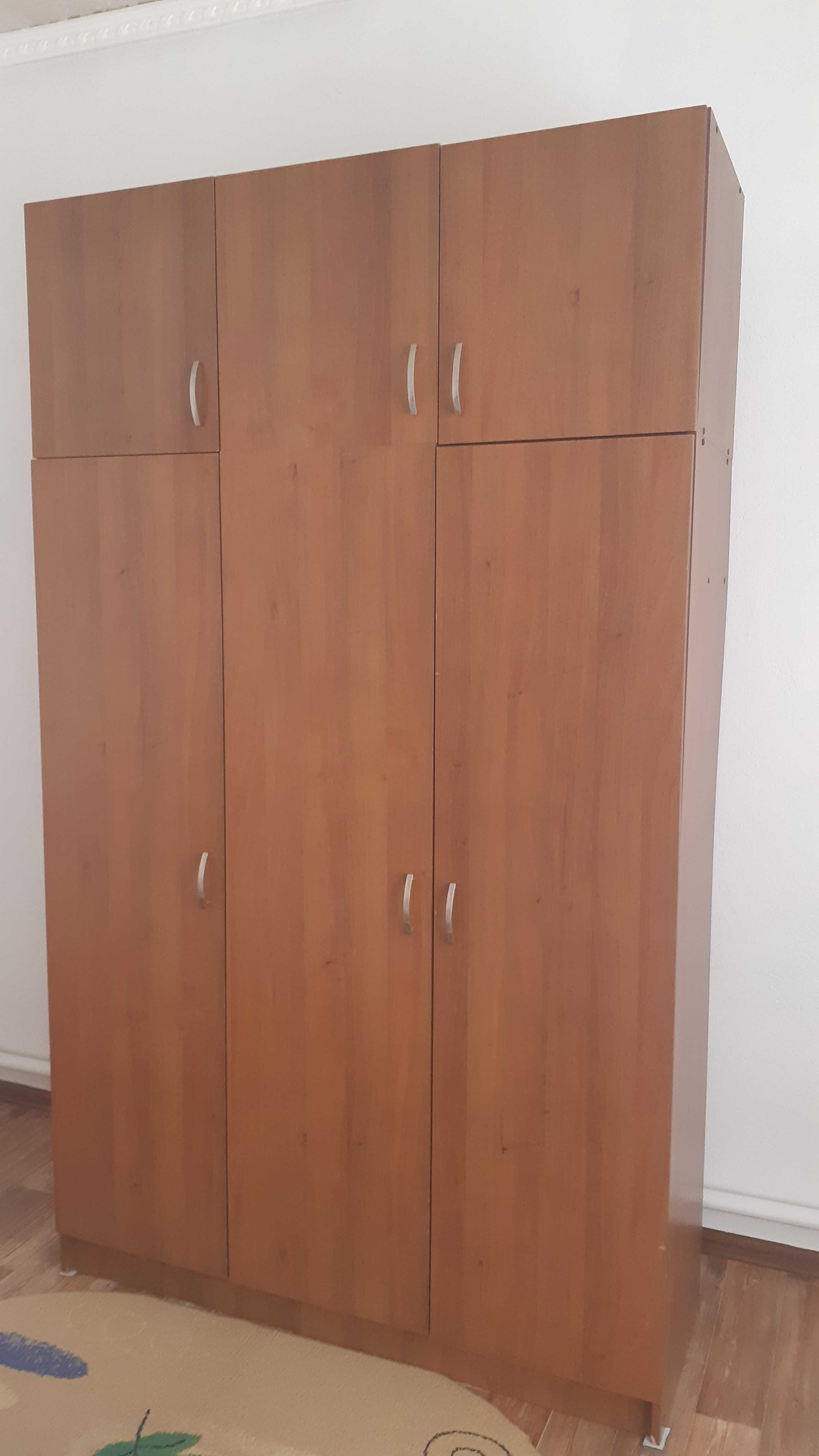 Срочно продаем койку с пружинным матрасом, шкафы 2-х и 3-х дверные БУ