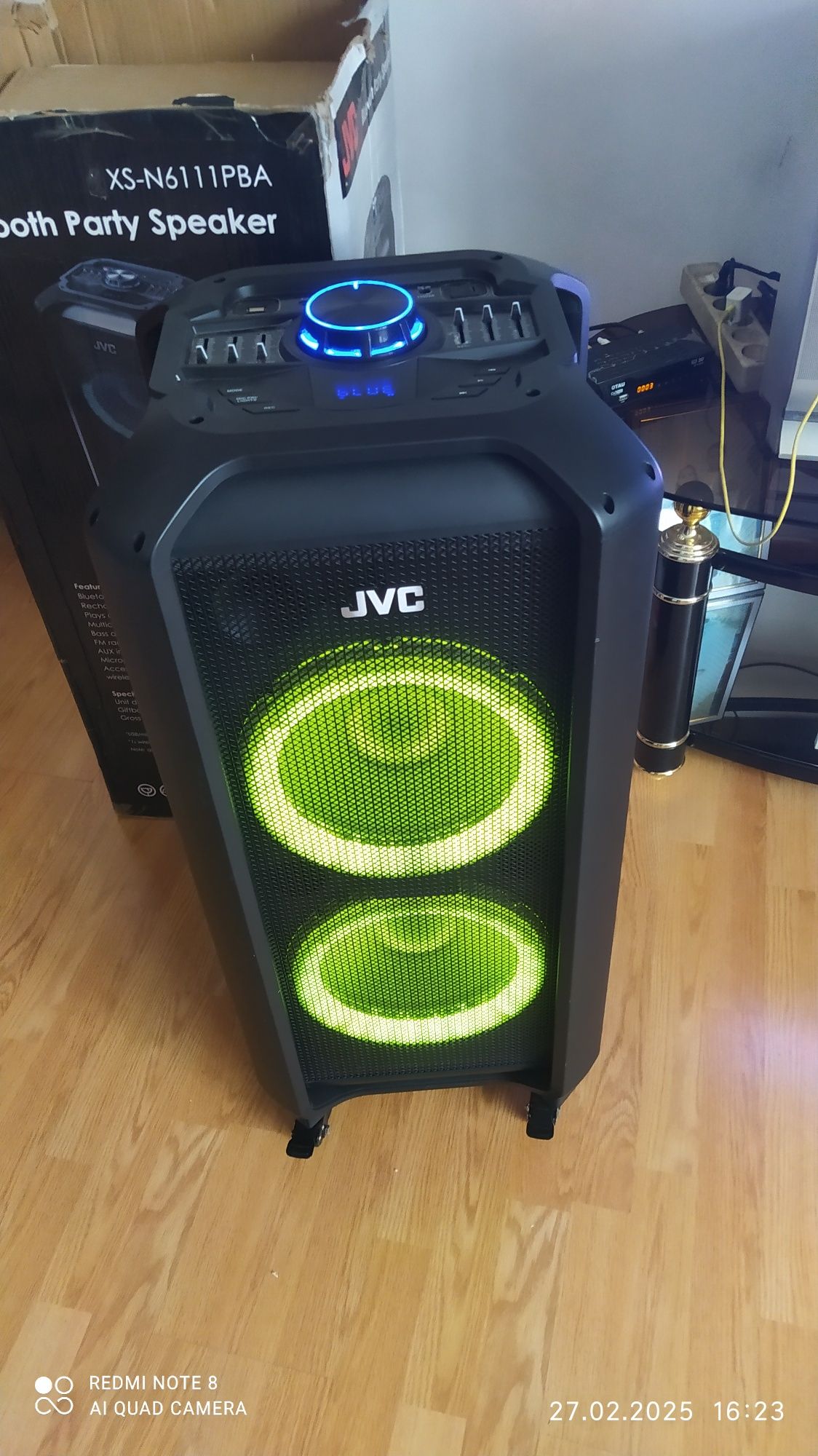 Обмен портативную калонку фирма JVC обменяю на айфон или продам