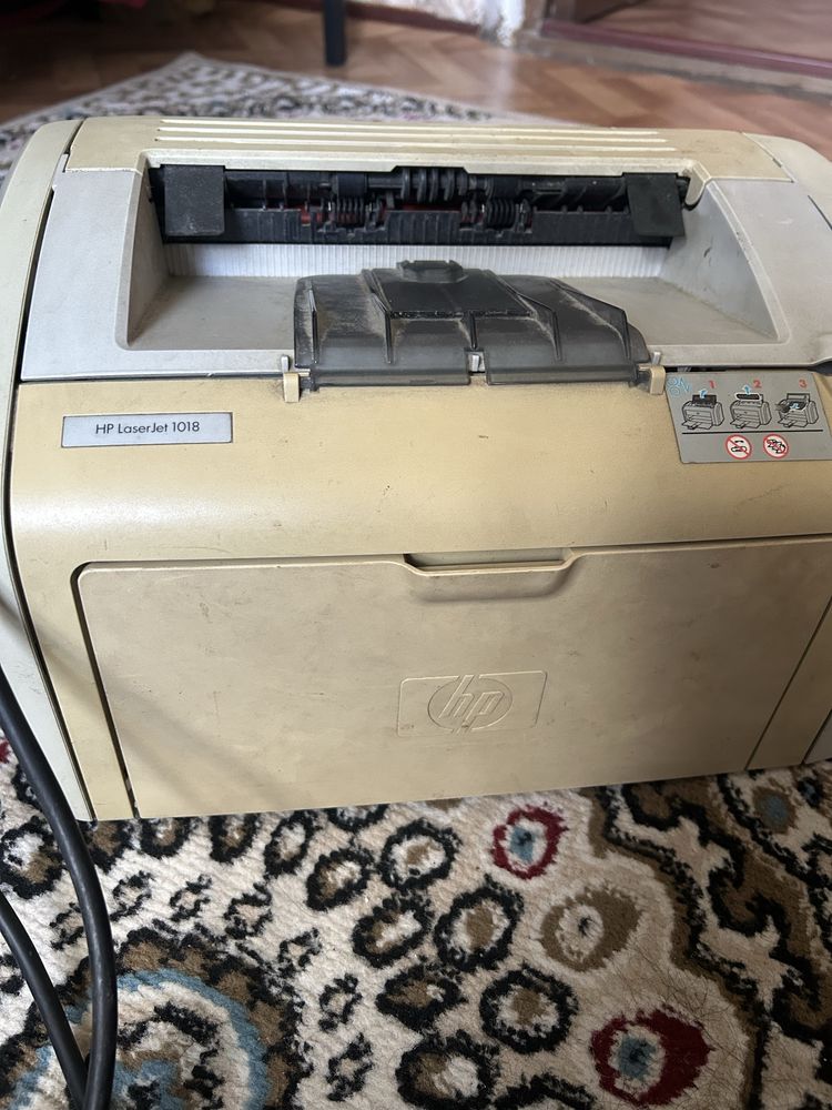 Принтер HP2018 в хорошом состоянии