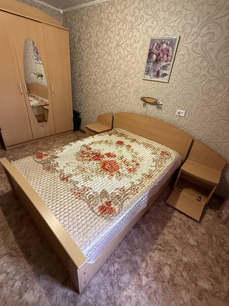 Продам спальный гарнитур
