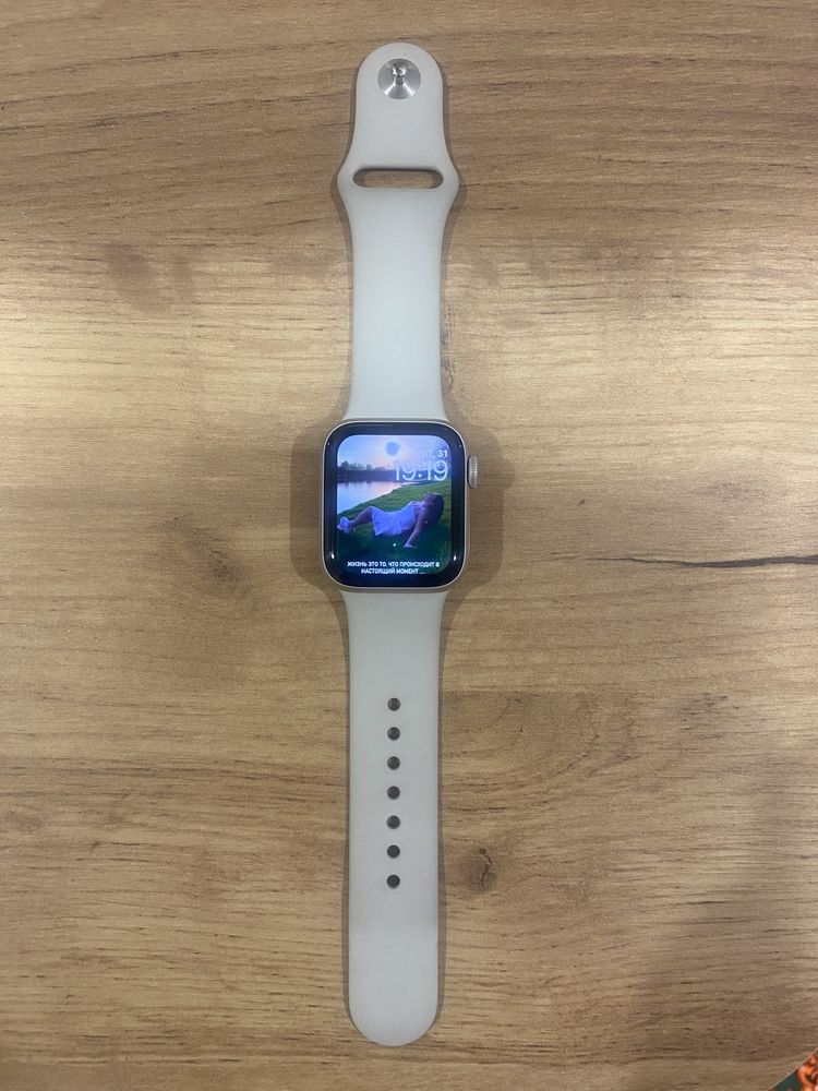 Apple Watch SE 40 mm starlight Aluminum Case Starlight Sport Band