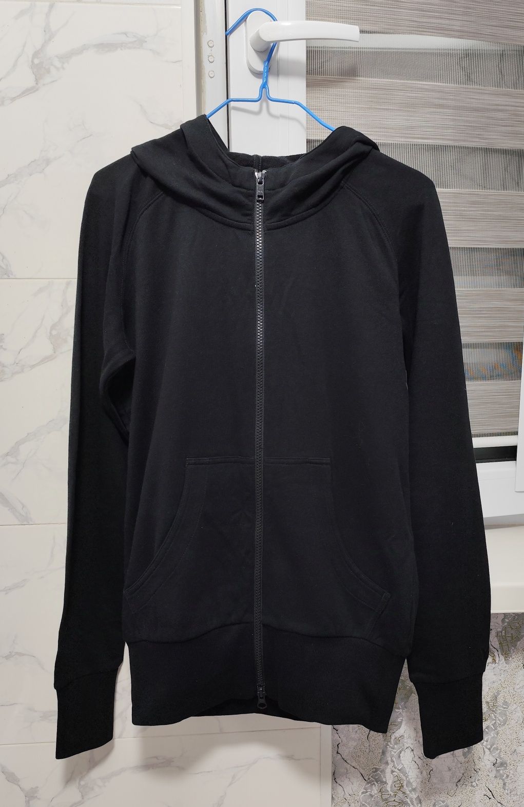 Продам новую толстовку Adidas
