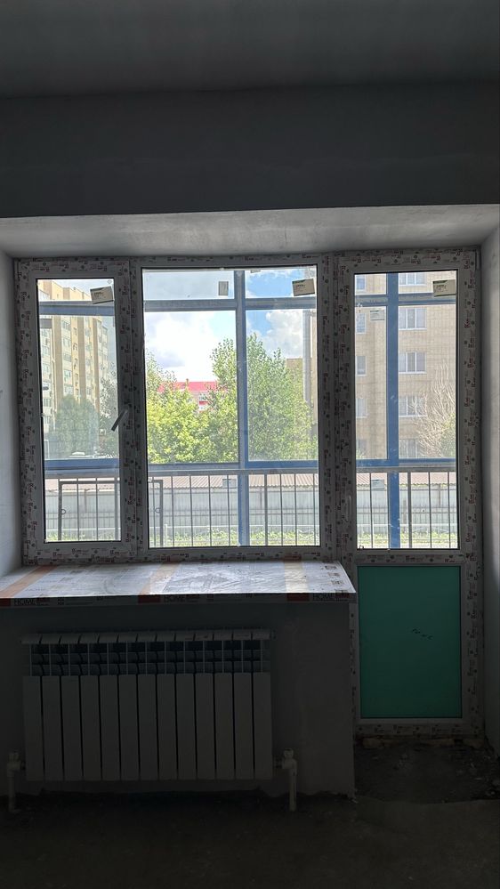 Окно на балкон с дверью