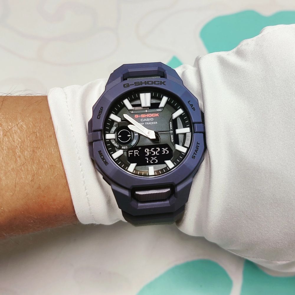 Наручнык часы Casio G-Shock GBA-950-2A блютус шагомер