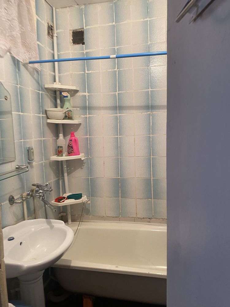 Продам 2х.комнатную квартиру,ценр горда,»обкомовский дом» 63,1 квм 2 э