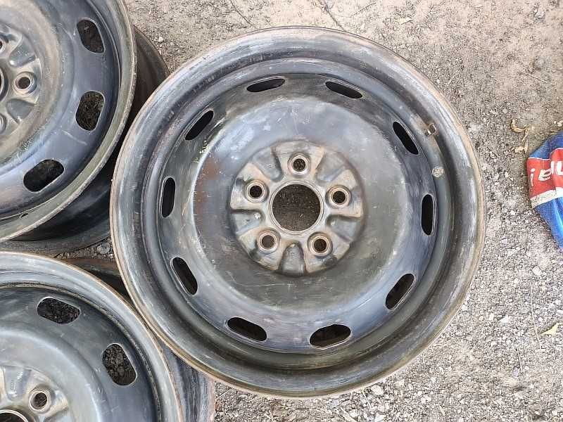 Продам оригинальные металлические диски на Toyota Carina