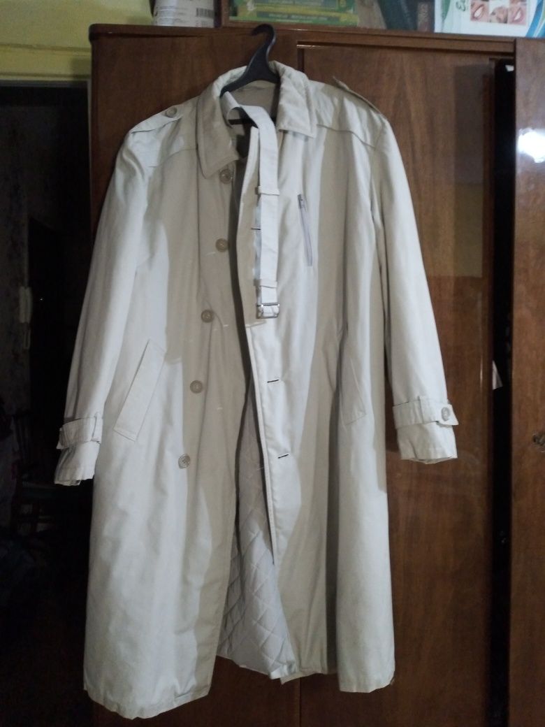 Продам пальто демисезонное подклад из сентипона
