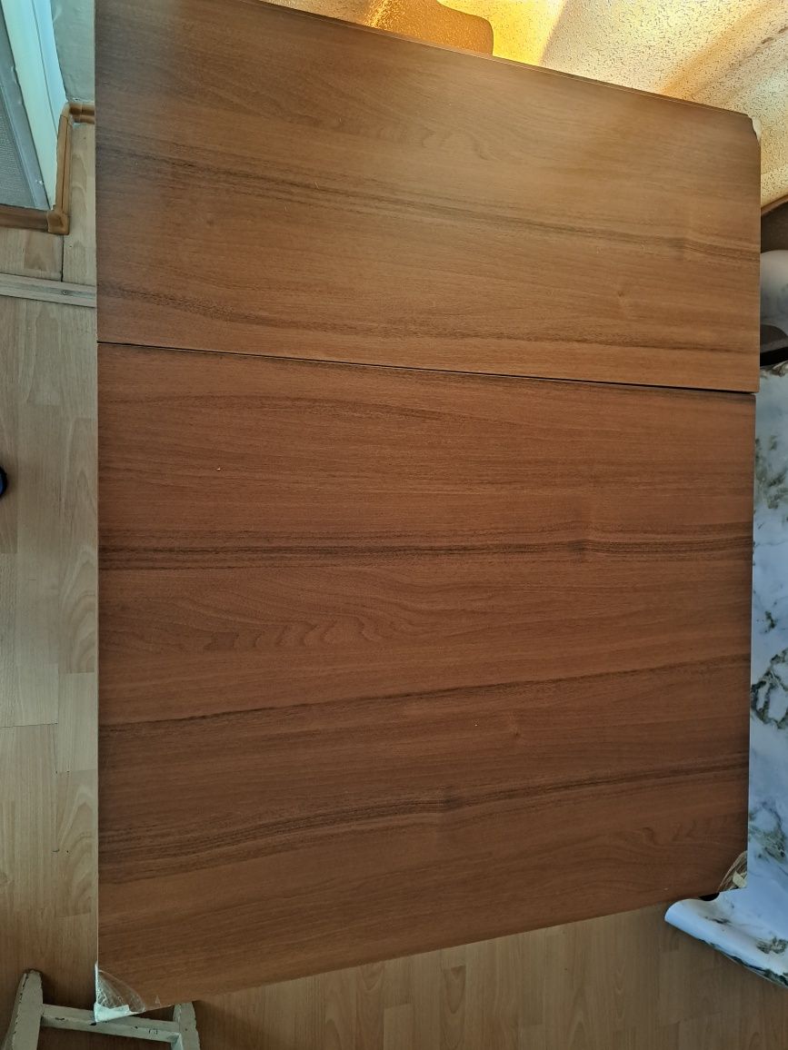 Продам стол книжку