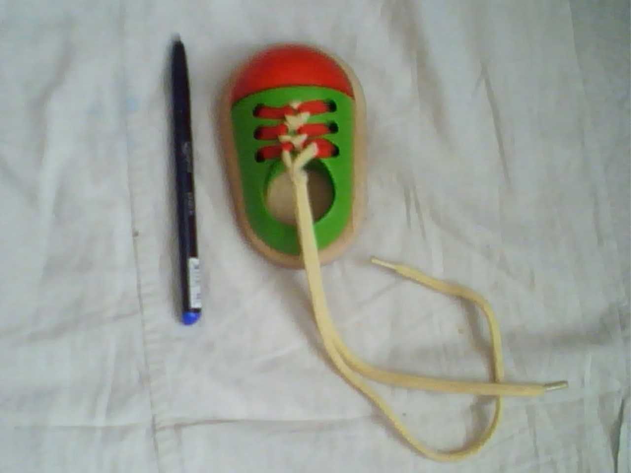 Игрушка шнуровка Башмачок
