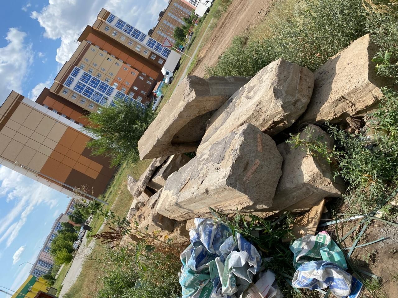 Продам крышка туалета,плиты ,будь камень фунндамент