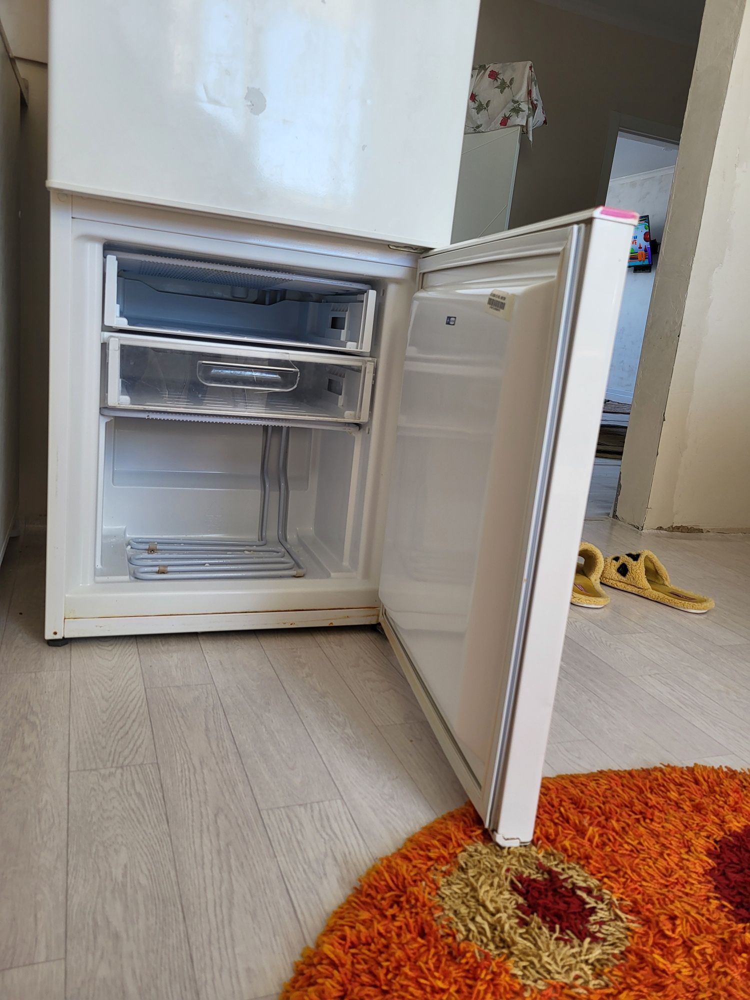 Холодильник Vestel