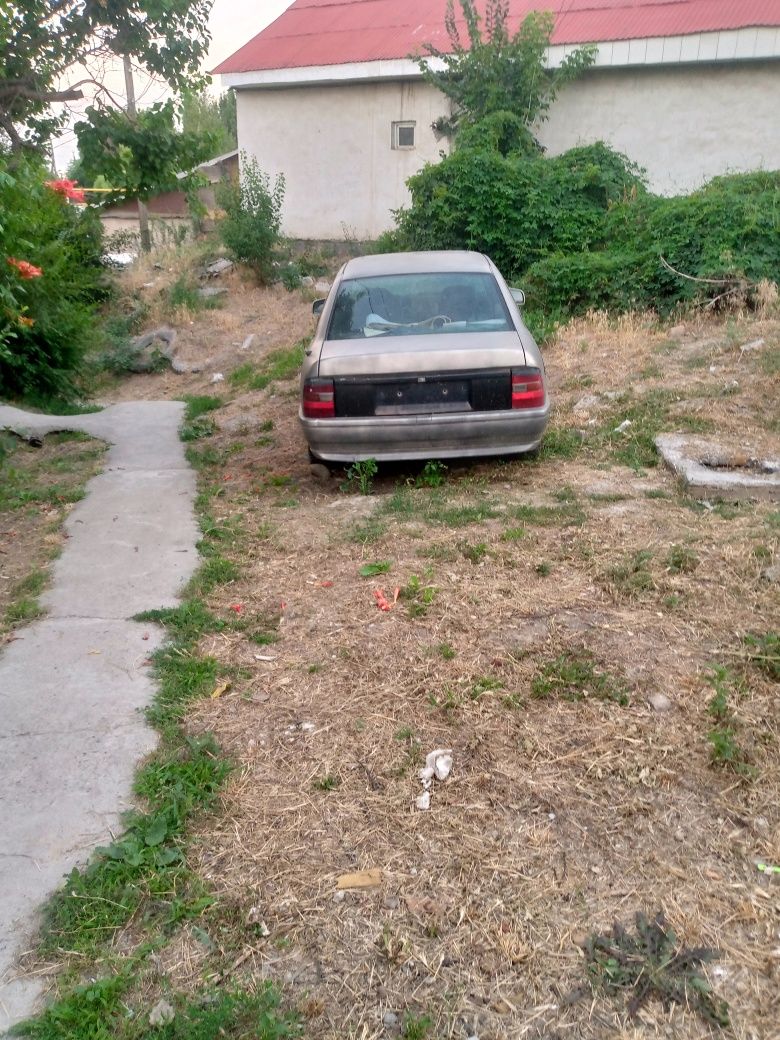 Продам машину в среднеи состаиане