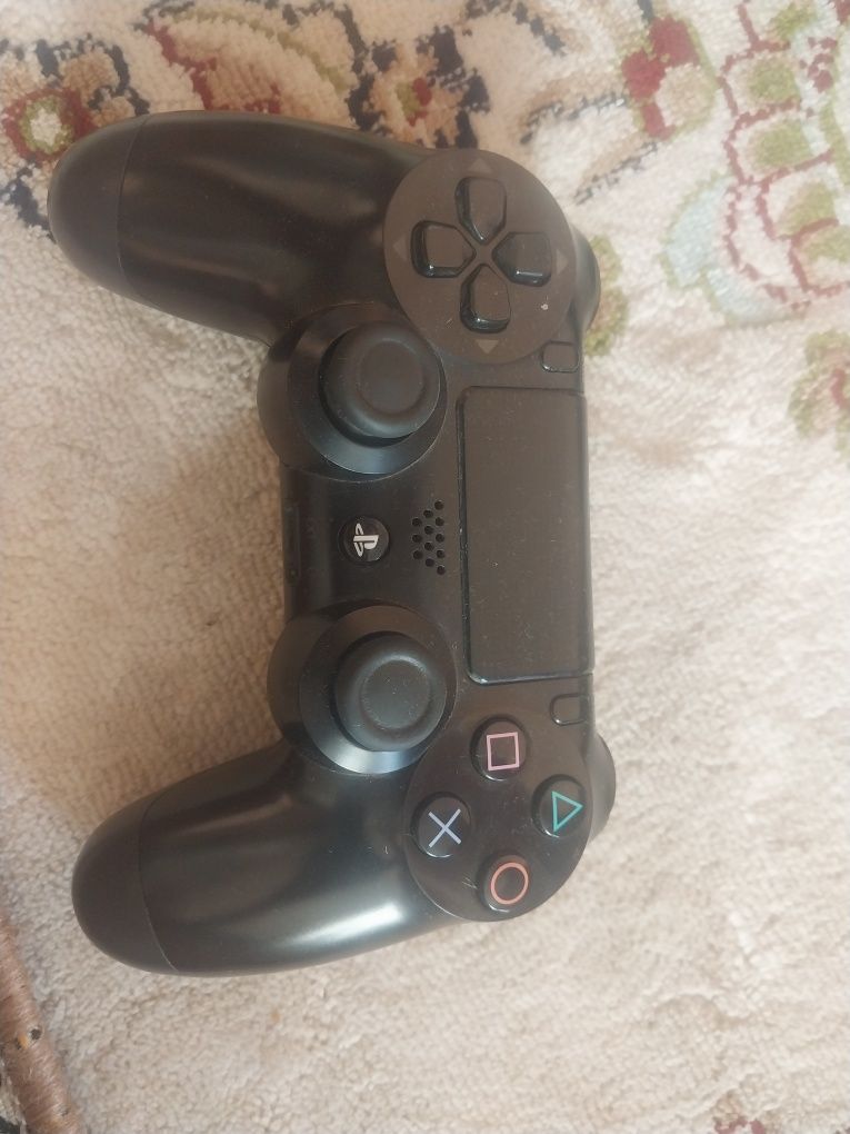 Ps 4 pro  2 геймпад 2 диск наличные