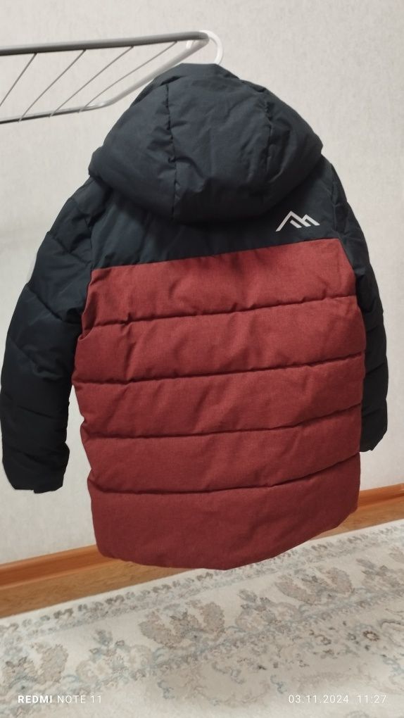 Продам зимний комплект на мальчика 6-8лет.