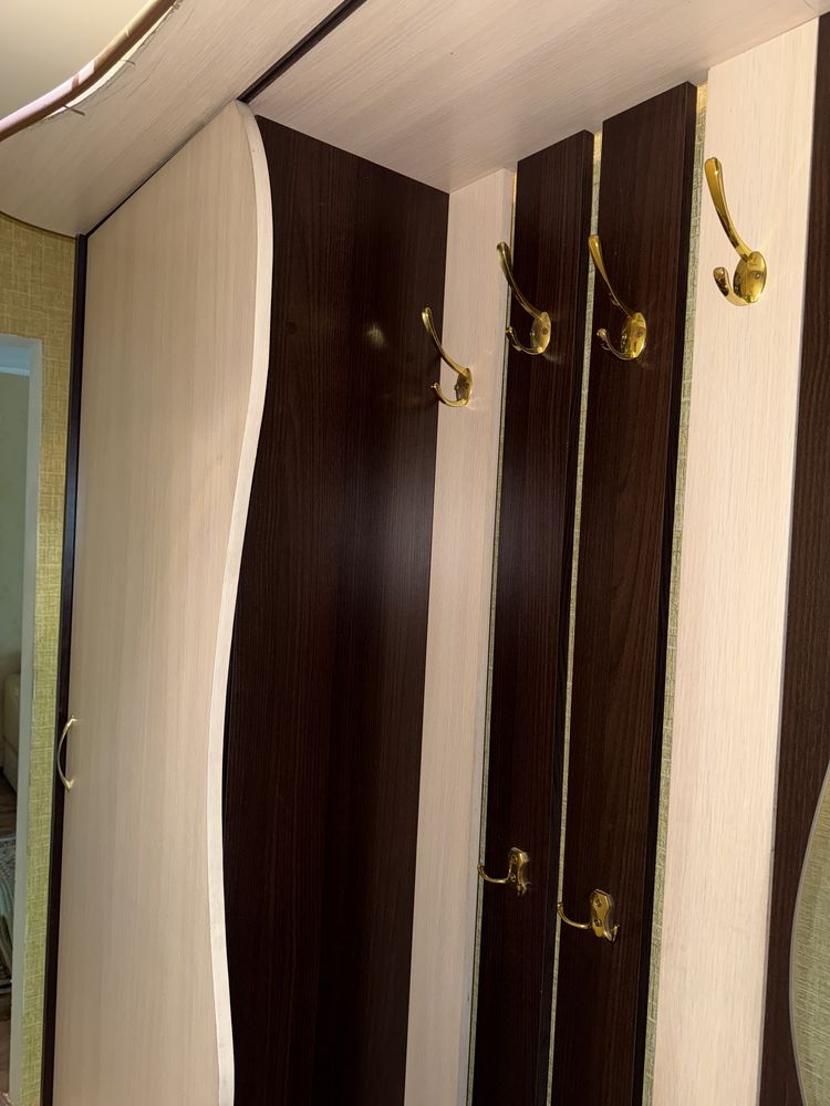Шкаф прихожую продам
