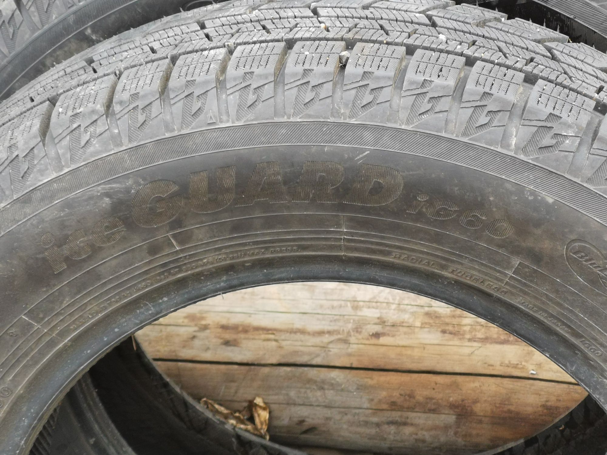 2 колеса Yokohama Ice Guard IG60 215/65 R16 98Q без шипов