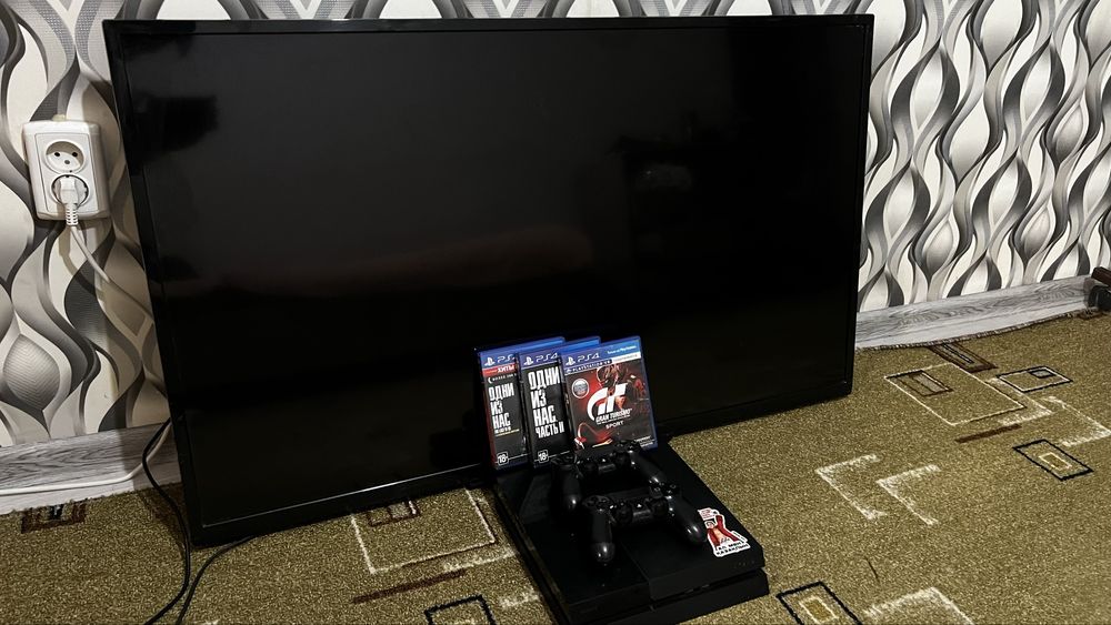 Продам PS 4 вместе с телевизором.