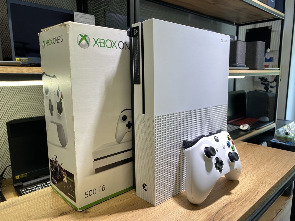 Игровая приставка XBOX One S, 500 GB, 1 джойстик, белый, 10427/А10