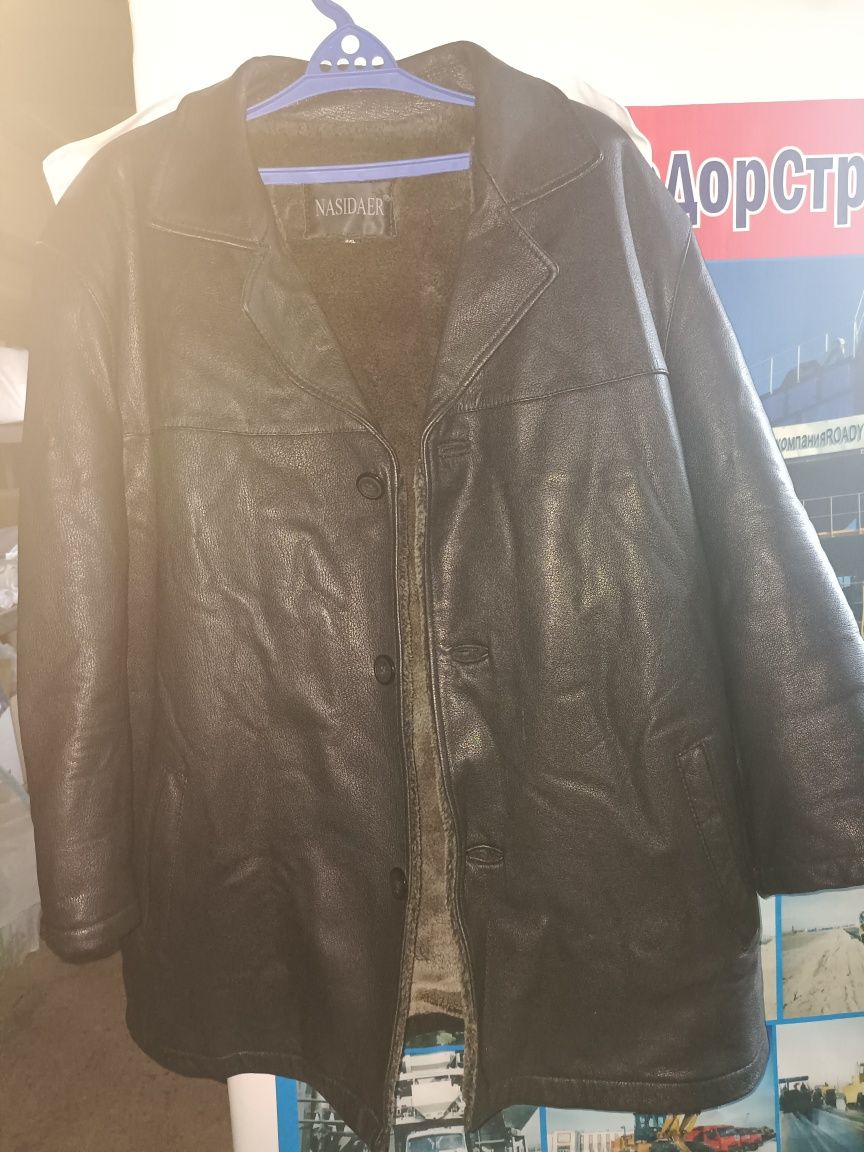 Продам куртку зимнюю мужскую.