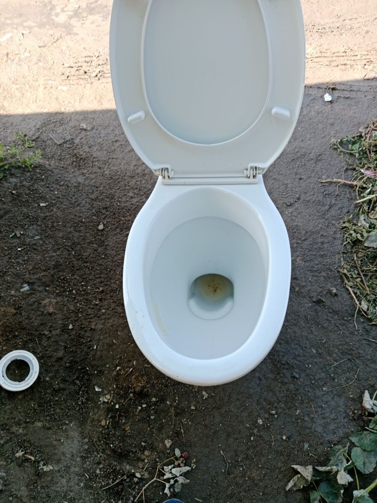 Унитаз б/у для рабочих без гофры