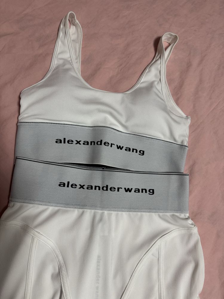 Двойка Alexander Wang и черная двойка Tom Ford