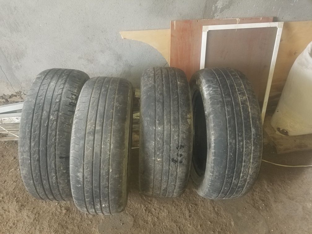 продам шины размер 215/60/16 стояли на камри